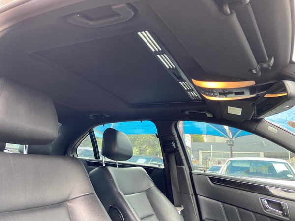 2011 MERCEDES BENZ E300 2011